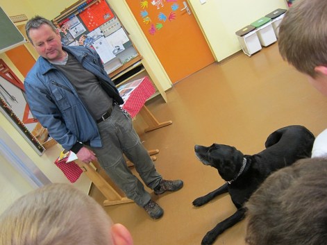 Herr Walter mit seinem Hund Rudi